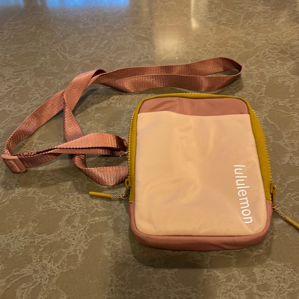 Lululemon color block easy access bag